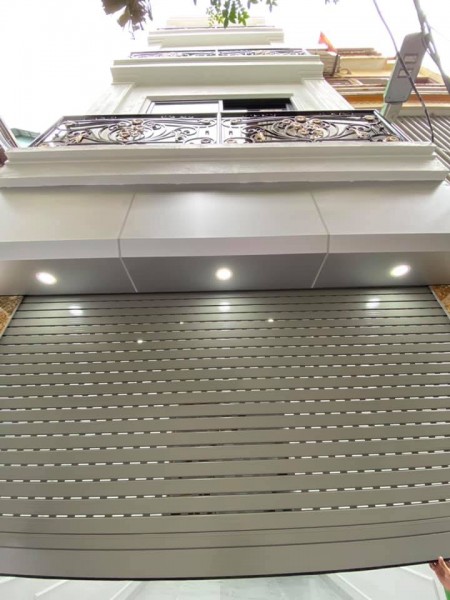 Bán nhà đẹp đường Xuân Thủy, ngõ nông, thẳng, Ôto tránh 15m, lh 0986112329