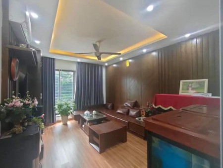 Cần bán gấp nhà mùa dịch Tư Đình, Long Biên, dt 45m, 5 tầng giá bán 33.5 tỷ, ô tô đỗ cửa