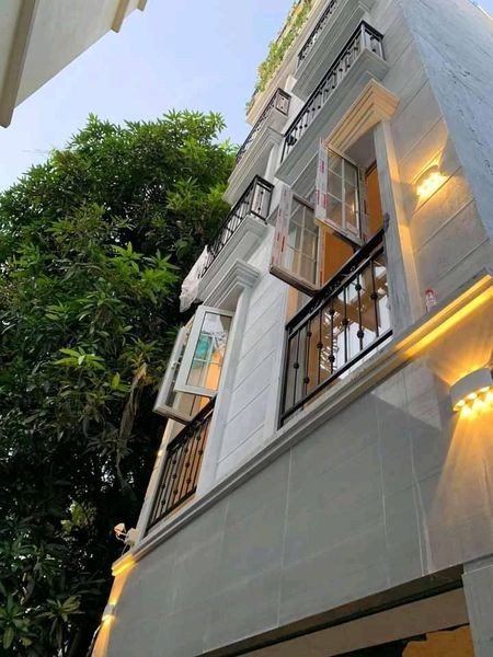 Cần bán nhà 5 tầng phố Vĩnh Hưng, nhà đẹp ở luôn, ô tô đỗ gần, đầy đủ tiện ích, giá 2.85 tỷ