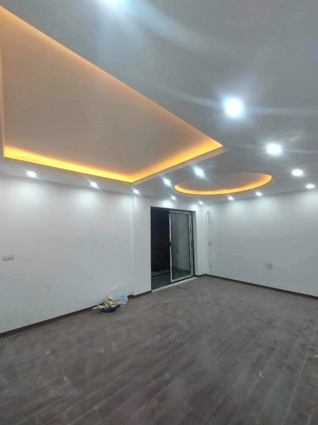 Bán nhà Giáp Bát, Hoàng Mai, dt 32m2 5 tầng, nhà mới, ô tô, giá 3.25 tỷ, lh 0966456918