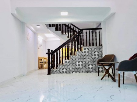 Căn nhà đón lộc, Hẻm kinh doanh, đường Âu Cơ, Tân Bình, dt 62.5m2, ngang 4m