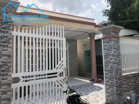 Gia đình kẹt tiền nên cần bán căn nhà 100m2 (5x20m) chính chủ, thổ cư 100%, gần KCN
