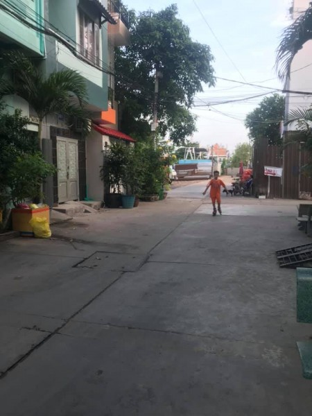 Bán nhà Vườn Lài, Tân Phú, hẻm 5m, 4 tầng, 70m2, 5 tỷ. LH: 0772695942