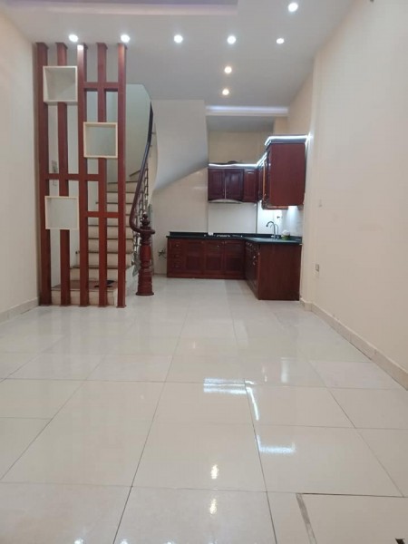 Bán Nhà Tuyệt Đẹp Phố Trần Khát Chân Quận Hai Bà Trưng Ô Tô Đỗ Cổng Dt 40m Giá 2.5 Tỷ