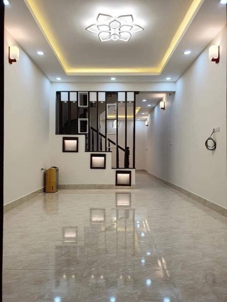 Chính chủ bán 5 tầng, dt 38m2, Giáp Bát, ô tô đỗ cửa nhỉnh 4 tỷ, liên hệ 0977440990