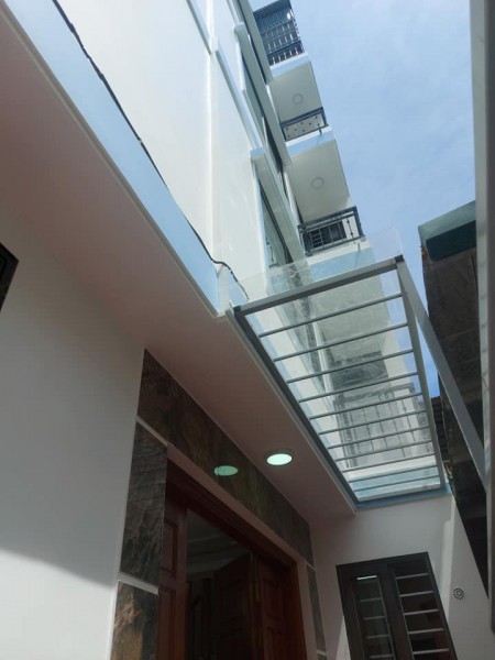 Bán nhà mới xây phố Nguyễn Văn Cừ, Long Biên, 30m, 5 tầng, giá 3,35 tỷ. Lh: 0989126619