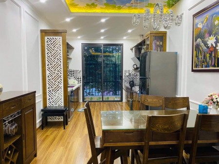 Bán nhà Bồ Đề, Long Biên, diện tích 50m2 x 5 tầng, nhỉnh 5 tỉ, ngõ ô tô 7 chỗ.