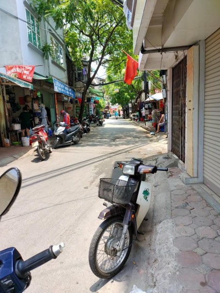 Nhà mới Ngọc Lâm, Long Biên về ở luôn, thoáng trước sau, ô tô đỗ cửa