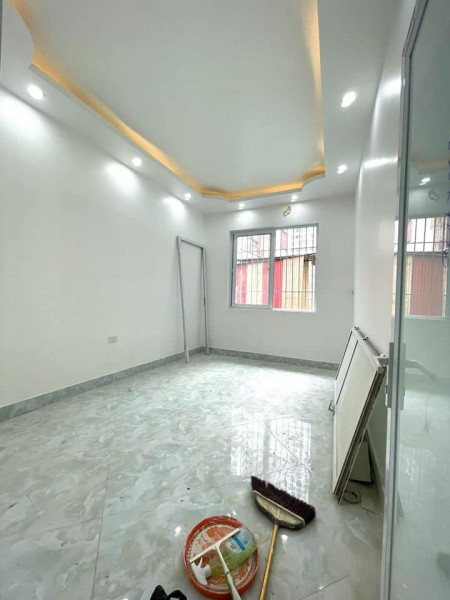 Bán Nhà Tam Trinh trung tâm phố chính diện tích sử dụng 30m2, 4 tầng, nhỉnh 2 tỷ