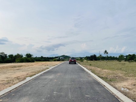 Đất view sông tuyệt đẹp suối Cát giá bán chỉ 8.5 triệu/m2, sổ hồng trao tay