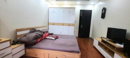 Nhà mặt phố kinh doanh vỉa hè ô tô đỗ, diện tích 35m2, giá hơn 5 tỷ, sổ đẹp chính chủ