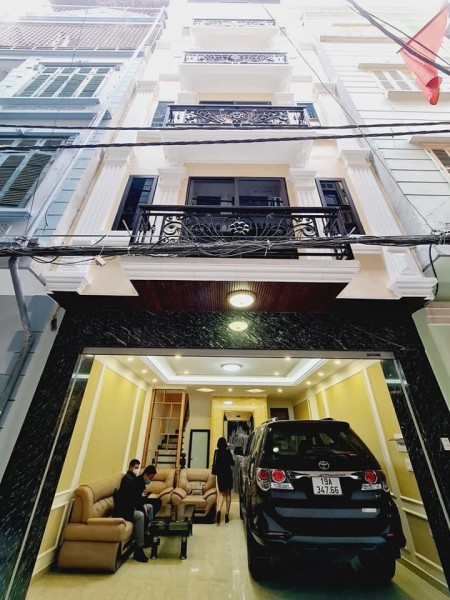 Bán nhà Nguyễn Thị Định, lô góc, thang máy, ô tô vào nhà 52m2 8.5 tỷ