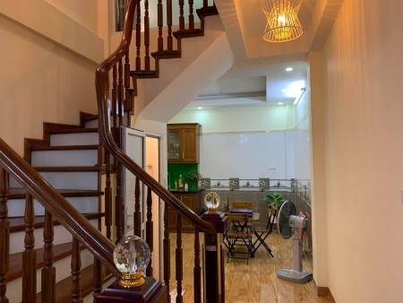 Bán nhà Chùa Bộc 15M ÔTô tránh kinh doanh dt 40m2 mt 4.5m, giá bán 4.7 tỷ
