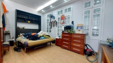 Bán gấp nhà Phố Trần Hữu Tước, Đống Đa, dt 38m2, 5 tầng, mt 5.2m, giá bán 4.2 tỷ