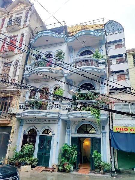 Bán nhà khu vực Giảng Võ DT 66m2 mặt tiền khủng 7,8m - kinh doanh khủng - ô tô tránh