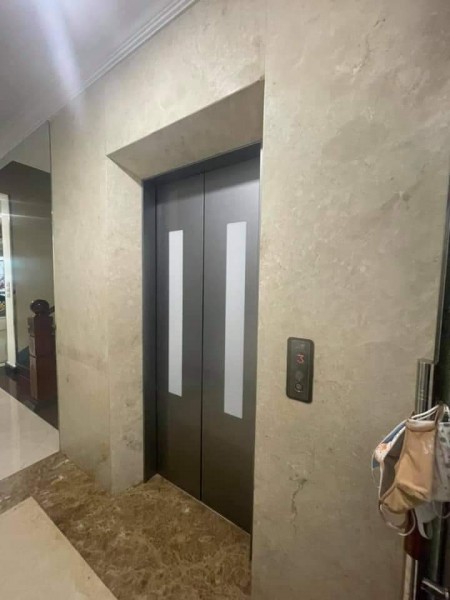 Lạc Long Quân rộng 110m2, 6 tầng, mặt tiền 6.1m, thang máy, kinh doanh. Giá 29 tỷ