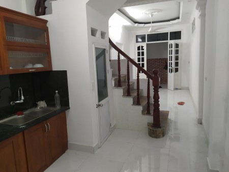 Bán nhà Định Công Hạ, Hoàng Mai, 35m2, 4T, ô tô đỗ cổng, giá chỉ 2,8 tỷ.