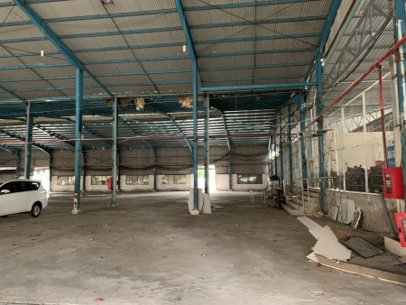 Cho thuê kho xưởng giá rẻ, diện tích 2860m2 mặt tiền đường Phạm Văn Đồng, Linh Tây, Thủ Đức