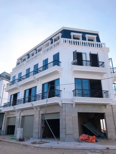 Cơ hội sinh lời cao với căn nhà phố đầy tiện nghi có nhiều tầng cho Ở và kinh doanh tại Thới Lai