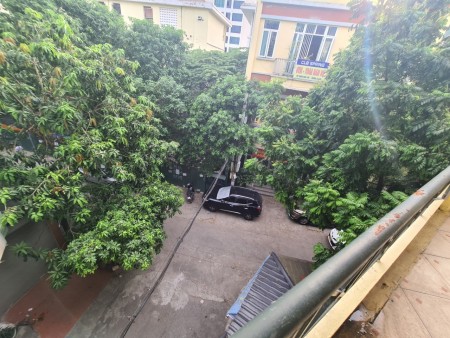 Cho thuê nhà riêng đường Nguyễn Phong Sắc: DT70mx4 tầng, lô góc, ô tô đỗ cửa, 25tr