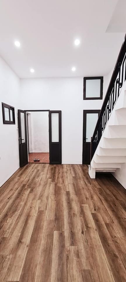 Bán nhà phố Chợ Khâm Thiên, vị trí tuyệt vời, diện tích sử dụng 24m2, giá bán 2.25 tỷ