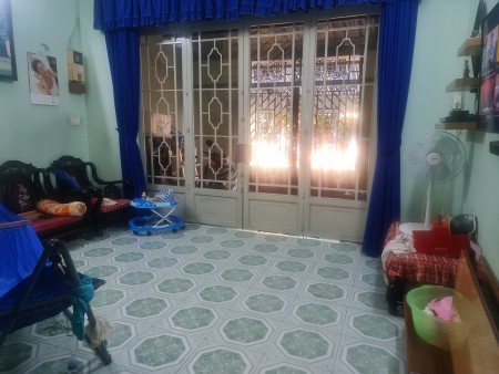 Bán nhà mặt tiền đường Lê Đình Thám, Tân Phú, 1 trệt 2 lầu, rộng rãi, thoáng mát, giá 10.5 tỷ.