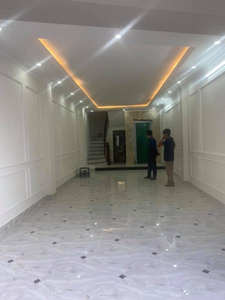 Bán nhà khu dịch vụ Văn La diện tích 50m2 đúc kiên cố 5 tầng thang máy vỉa hè oto vào nhà