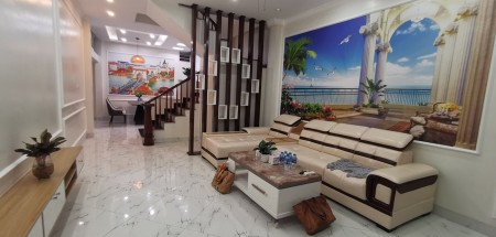 Bán gấp nhà đẹp đường Láng, ngã tư Sở dt 53m2, 5 tầng mt 4.5m, đường ba gác ra vào