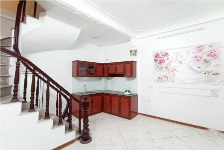 Bán nhà Lĩnh Nam. Ngõ Nông, Nhà Đẹp. 24m x 5 tầng giá chỉ 1,95 tỷ có thương lượng sâu