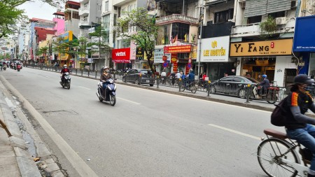Nhà mặt phố Tôn Đức Thắng, vỉa hè rộng, cho thuê kinh doanh hàng cao cấp: Giá: 23 tỷ.
