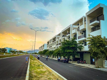 Bán nhanh nhà phố thương mại VCN Phước Long 2, giá chỉ 5.5 tỷ, sổ sẵn