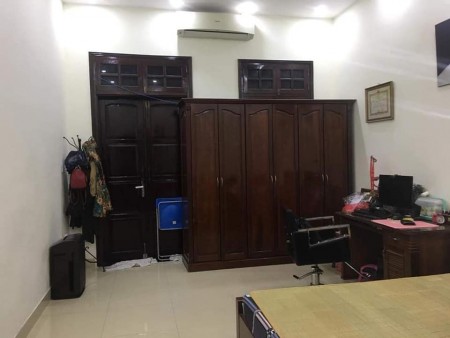 Nhà nguyên căn Nguyễn Trãi ngã tư Sở dt 60m2, 4 tầng, mt 4,2m Giá 5,25 tỷ, ngõ 3 gác đua