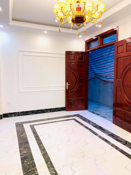 Bán nhà Cổ Linh Long Biên, 35m2 x 5 tầng, mới xịn xò, chỉ nhỉnh 2 tỉ, hưởng thụ ngay