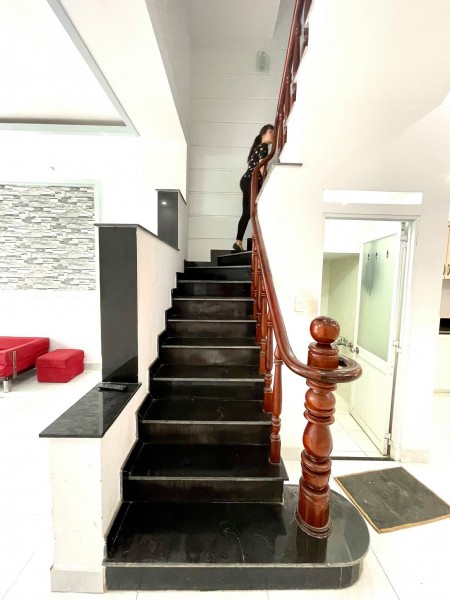Bán nhà mới ở ngay, gần Quận 7, hẻm ô tô thông thoáng, diện tích 62m2