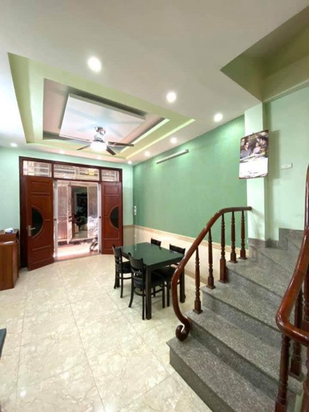 Nhà 5 tầng cách mặt phố 10m, cần bán gấp chỉ cần khách thích là vào ở liền, bàn giao nhanh