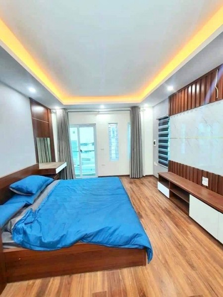 Bán nhà mặt phố Ngọa Long, Minh Khai, Bắc Từ Liêm dt 50m2, 5 tầng, giá 5,5 tỷ
