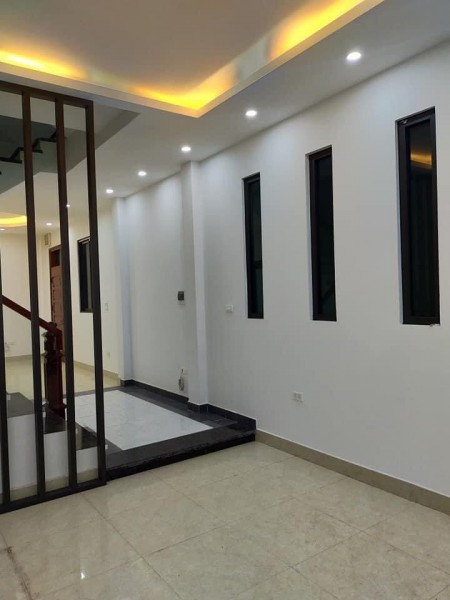 Bán gấp nhà Âu Cơ diện tích sử dụng 50m2, 5 tầng, giá chỉ 4.95 tỷ, lh 0904122345