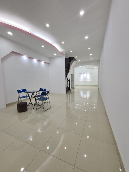 Cần cho thuê nhà riêng đường Nguyễn Ngọc Vũ: DT85m2x 5 tầng, MT5.5m, 32tr