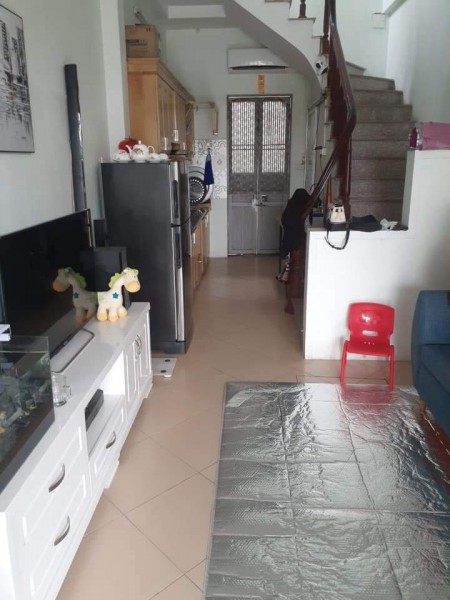 Hơn 2 tỷ bán nhà 4 tầng phố lê lợi. 5m ra tới mặt đường, sát chợ hà đông
