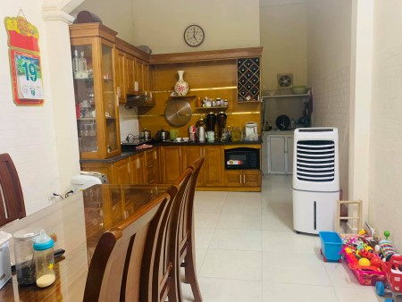 Bán nhà Hoàng Văn Thái, Thanh Xuân, dt 56m2, 3 tầng, nhà đẹp, lô góc, giá bán 6,2 tỷ
