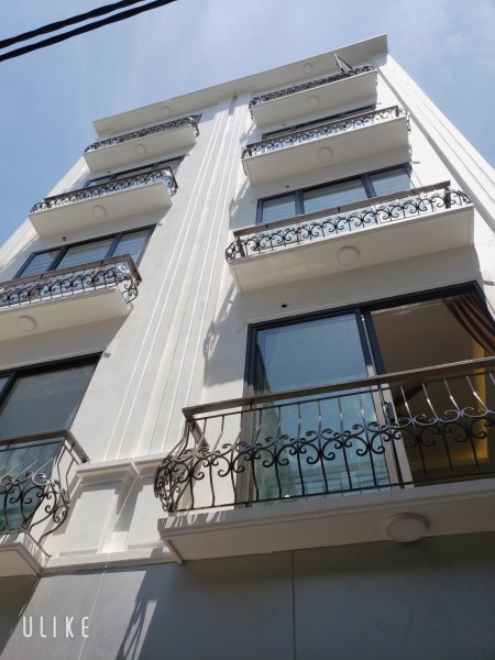 Bán nhà đường ĐỊnh Công Lô Góc 10m ra phố dt 33M2 5 tầng Giá 3 tỷ ngõ nông đường rộng.