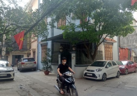 Bán nhà Nam Từ Liêm, chưa đến 4 tỷ, dt 35m2, 5 tầng, mặt tiền rộng, bãi ô tô sất nhà cực hiếm