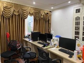 Bán nhà nguyên căn hạ 800 triệu nhà phố Đại Cồ Việt, ô tô đỗ cửa, đúc 5 tầng, giá bán 9.6 tỷ