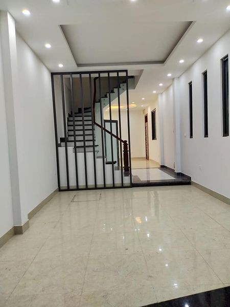 Bán gấp nhà phố Bồ Đề Long Biên, ô tô đổ cổng 5 tầng, dt 57m2, giá nhỉnh 3.5 tỷ