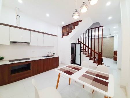 Xuân Thủy Lô góc Nhà mới KD vừa và nhỏ rộng 41m2 mặt tiền 4.2m giá 5.5 tỷ