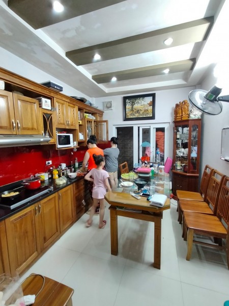 Cần bán nhà phố Bạch Mai, dt 35m2, 4 tầng, 3 phòng ngủ ngõ rộng, gần phố giá 2.65 tỷ, lh 034357733