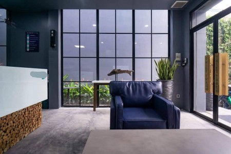 Cho thuê nhà 3 lầu mặt tiền đường Phú Thuận Quận 7, tiện ích xung quanh đầy đủ