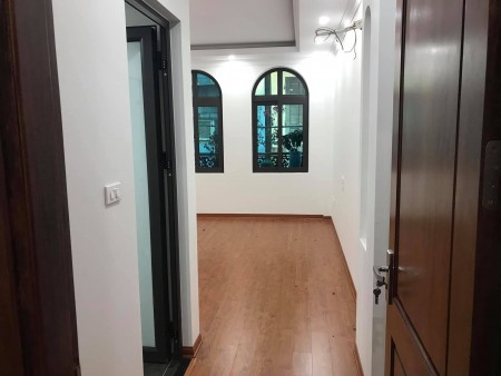 Bán nhà phố Kim Quan, Ô Cách Long Biên, xây mới 5 tầng đúc kiên cố, giá bán 3.2 tỷ