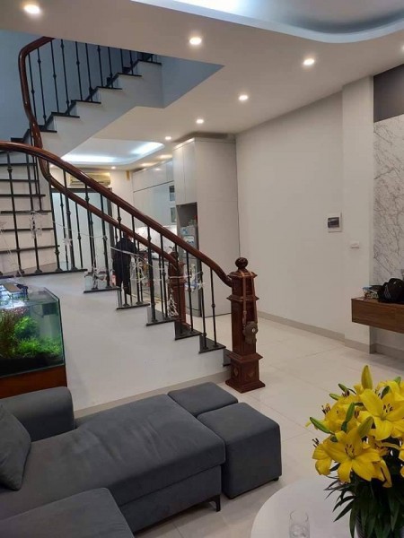 Bán nhà hiếm Mễ Trì, phân lô ô tô nội thất Vip dt 62m2, 5 tầng, mt 5m giá chỉ 5.9 tỷ