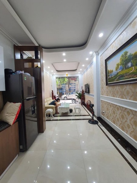 Bán nhà đẹp ở ngay phố Chiến Thắng Hà Đông, dt 40m2, giá nhỉnh 6 tỷ, sổ đỏ siêu đẹp